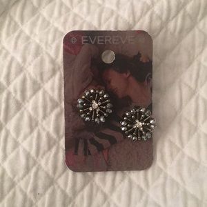 Snowflake stud earrings